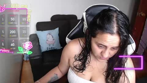 sophiaa_vega_ online show from 04.05.26