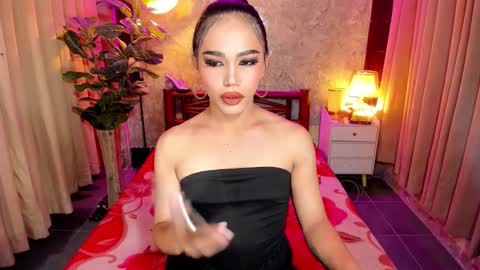 Snapshot of sophiaandresx chatting on 11.21.25 UR HOT SOPHIA online show from 11.21.25