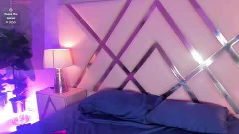 Snapshot of sophiabloss chatting on 10.24.25 Sophie online show from 10.24.25