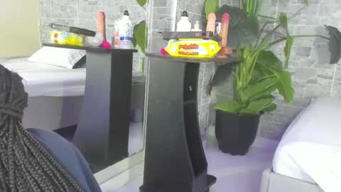 Snapshot of sophiabloss chatting on 11.22.25 Sophie online show from 11.22.25