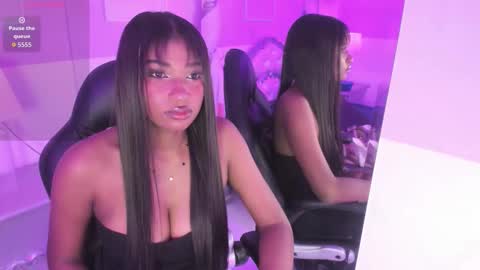 Snapshot of sophiabloss chatting on 11.26.25 Sophie online show from 11.26.25