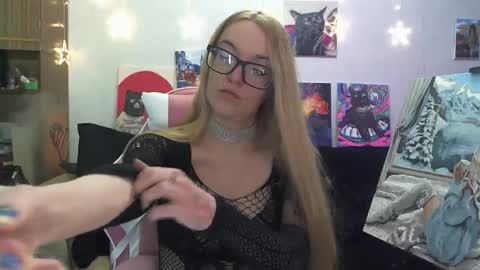 Snapshot of sophiasonata chatting on 11.10.25 SophiaSonata online show from 11.10.25