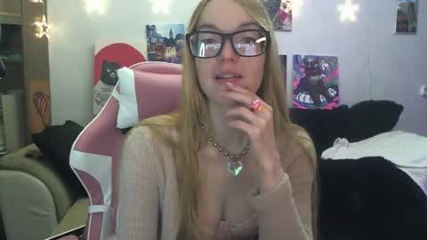 Snapshot of sophiasonata chatting on 12.13.25 SophiaSonata online show from 12.13.25