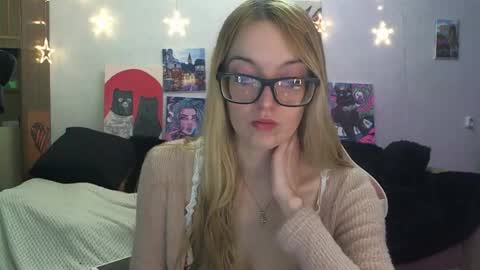 Snapshot of sophiasonata chatting on 12.18.25 SophiaSonata online show from 12.18.25