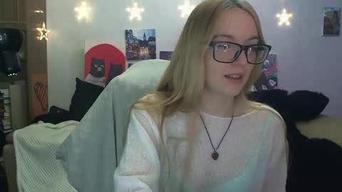 Snapshot of sophiasonata chatting on 12.20.25 SophiaSonata online show from 12.20.25