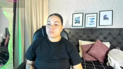 Snapshot of sophie__blare chatting on 06.16.26 sophie__blare online show from 06.16.26