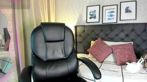 Snapshot of sophie__blare chatting on 06.17.26 sophie__blare online show from 06.17.26