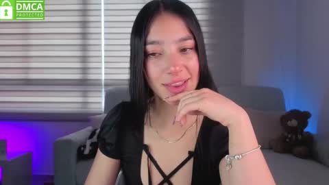 Snapshot of sophie_bbs chatting on 11.19.25 Sophie online show from 11.19.25