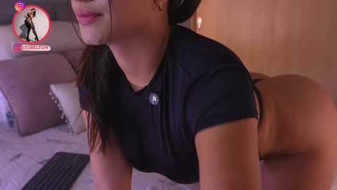 Snapshot of sophie_belton chatting on 10.18.25 sofia online show from 10.18.25