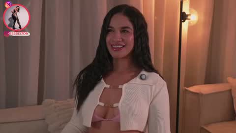 Snapshot of sophie_belton chatting on 07.15.26 sofia online show from 07.15.26