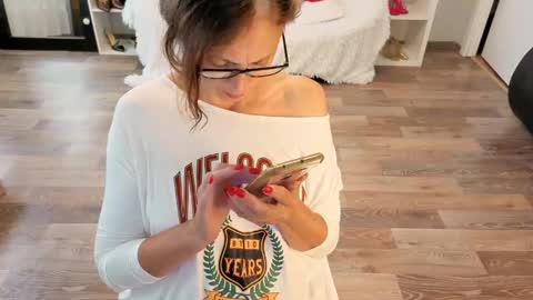 Snapshot of sophie_caring chatting on 09.12.25 Sophie online show from 09.12.25