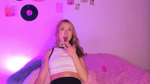 Snapshot of sophie_collins13 chatting on 02.19.26 Sophie online show from 02.19.26