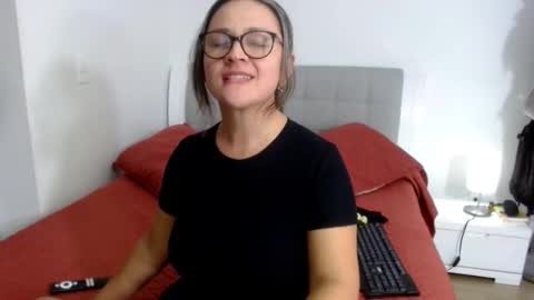 Snapshot of sophie_lopez1 chatting on 03.04.26 Sofa online show from 03.04.26