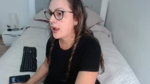 Snapshot of sophie_lopez1 chatting on 06.13.26 Sofa online show from 06.13.26