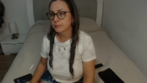 Snapshot of sophie_lopez1 chatting on 06.18.26 Sofa online show from 06.18.26