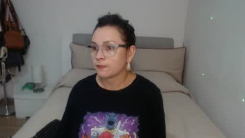 Snapshot of sophie_lopez1 chatting on 06.21.26 Sofa online show from 06.21.26