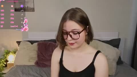 Snapshot of sophieblush chatting on 05.14.26 Sophia online show from 05.14.26
