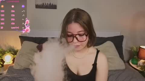 Snapshot of sophieblush chatting on 05.18.26 Sophia online show from 05.18.26
