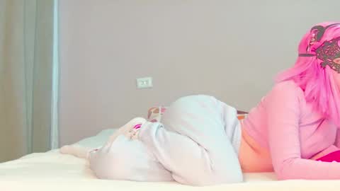 Snapshot of sophiechan69 chatting on 09.16.25 ShopieChan69 online show from 09.16.25