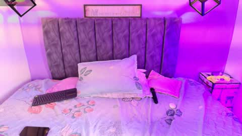 Snapshot of sophiee_velvet chatting on 01.05.26 online show from 01.05.26