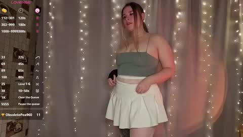 Snapshot of sophieee_lee chatting on 11.29.25 Sophie online show from 11.29.25