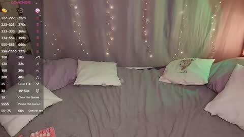 Snapshot of sophieee_lee chatting on 12.21.25 Sophie online show from 12.21.25