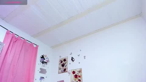 Snapshot of sophieewoods chatting on 12.18.24 Sophie Woods online show from 12.18.24