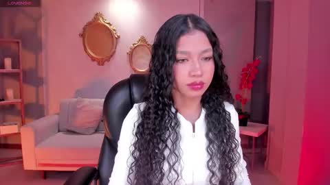 Sophie Houston online show from 11.12.25