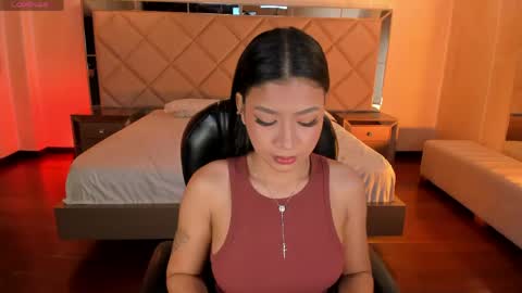 Sophie Houston online show from 03.04.26