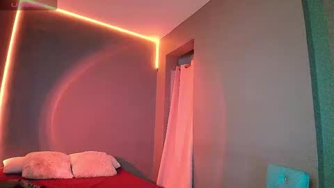 Snapshot of sophiejuicy_ chatting on 12.04.25 sophiejuicy_ online show from 12.04.25