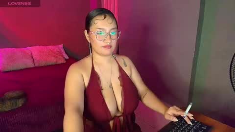 Snapshot of sophiejuicy_ chatting on 12.23.25 sophiejuicy_ online show from 12.23.25