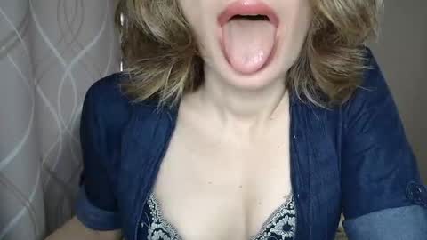 Snapshot of sophiemisss chatting on 03.11.26 Sophiemisss online show from 03.11.26