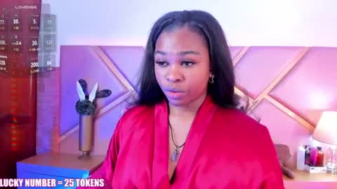 Snapshot of sophiesinclair chatting on 06.17.26 Sophie online show from 06.17.26