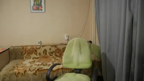 Snapshot of sophilorens chatting on 12.27.24 Sophi online show from 12.27.24