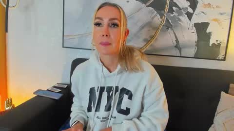 Snapshot of sophimariin chatting on 02.24.26 Sophi online show from 02.24.26