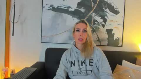 Snapshot of sophimariin chatting on 02.25.26 Sophi online show from 02.25.26