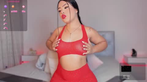 Snapshot of sophy_champagne chatting on 02.14.25 sophy  online show from 02.14.25