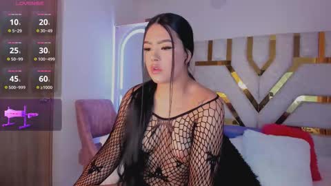 Snapshot of sophy_champagne chatting on 10.20.25 sophy  online show from 10.20.25