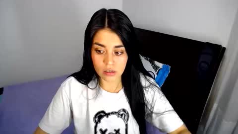 Snapshot of sopphy_white chatting on 04.22.26 Sophy online show from 04.22.26