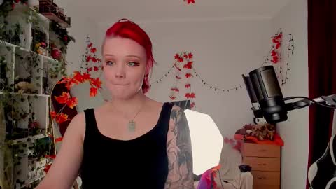 Snapshot of sova_energy chatting on 10.26.25 Leah online show from 10.26.25