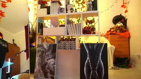 Snapshot of sova_energy chatting on 11.16.25 Leah online show from 11.16.25