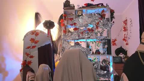 Snapshot of sova_energy chatting on 11.27.25 Leah online show from 11.27.25