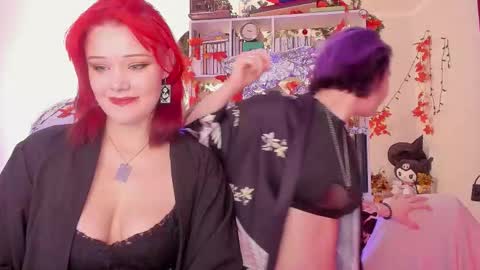 Snapshot of sova_energy chatting on 12.01.25 Leah online show from 12.01.25