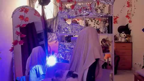 Snapshot of sova_energy chatting on 12.02.25 Leah online show from 12.02.25