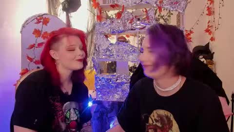 Snapshot of sova_energy chatting on 12.03.25 Leah online show from 12.03.25