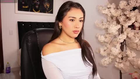 Snapshot of soy_daniela1 chatting on 11.19.25 Daniela online show from 11.19.25