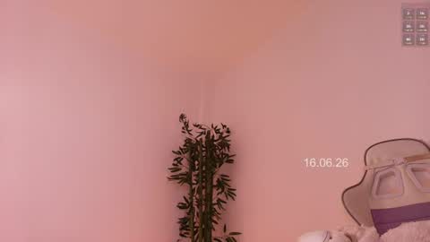 Snapshot of soy_mariana_ chatting on 06.17.26 M A R I A N A online show from 06.17.26