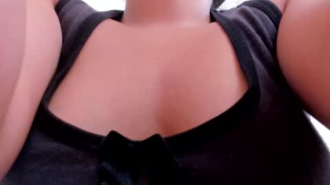 Snapshot of soy_naty_rose3 chatting on 01.11.25 Naty online show from 01.11.25