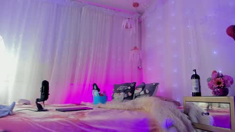      25  online show from 01.06.25