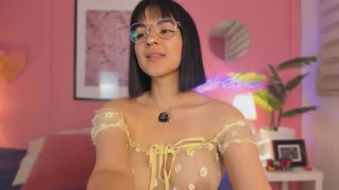 Snapshot of soysaraa_ chatting on 10.27.25 Aleja online show from 10.27.25